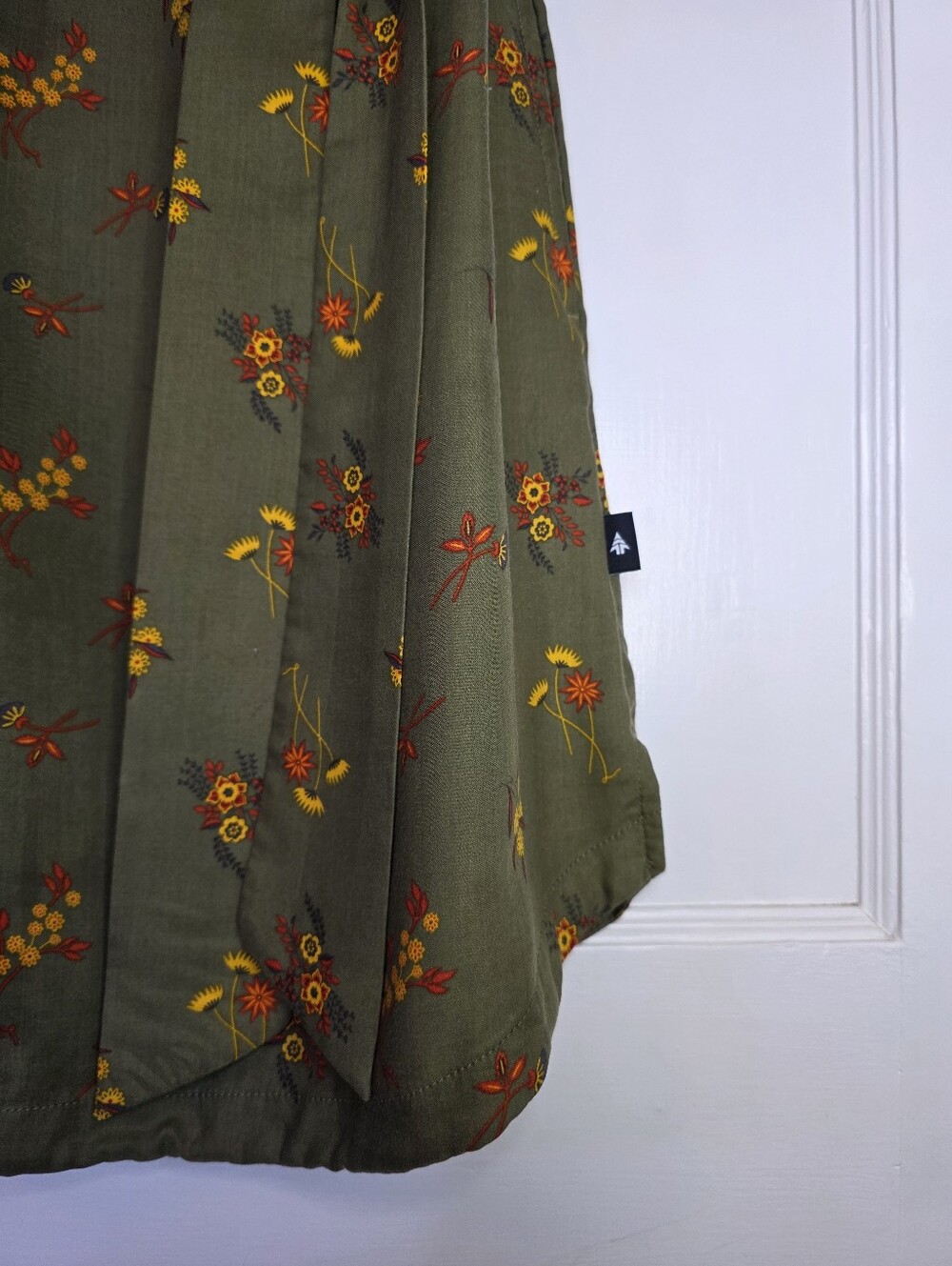 Woods Lunette Lyocell Woven Dress – Size S – Olive Green/Ditsy Floral  - Picture 3 of 7